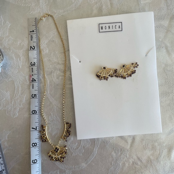 Costume Jewelry necklace and earring set - Picture 3 of 8